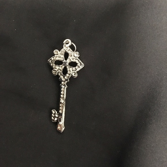 2 Silver plate pendants with rhinestones cross and a large key with necklace. - Picture 5 of 7